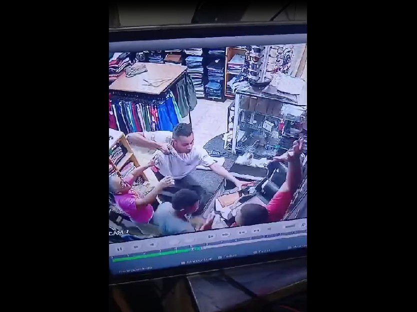 VÍDEO: Comerciante é baleado durante assalto a loja de roupas no interior do Maranhão