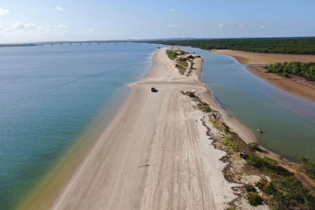 Estudo indica erosão na faixa de areia da praia do Viral, em Aracaju — Foto: Defesa Civil de Aracaju/Arquivo