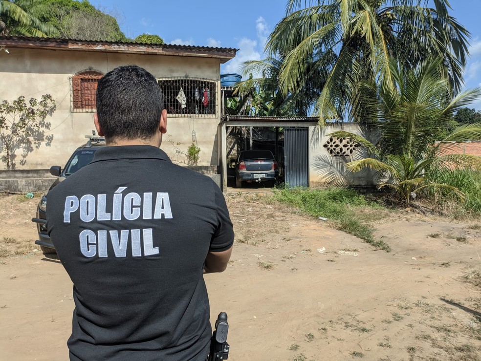 Carro foi localizado na garagem de uma residência em Laranjal do Jari. — Foto: Polícia Civil/Reprodução