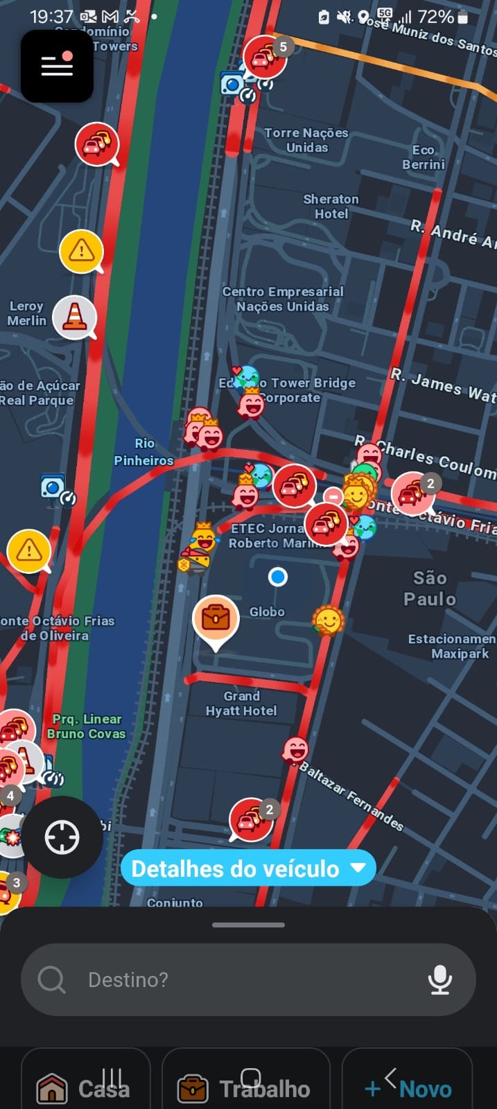 
Em sexta chuvosa, cidade de SP bate recorde de trânsito do ano 