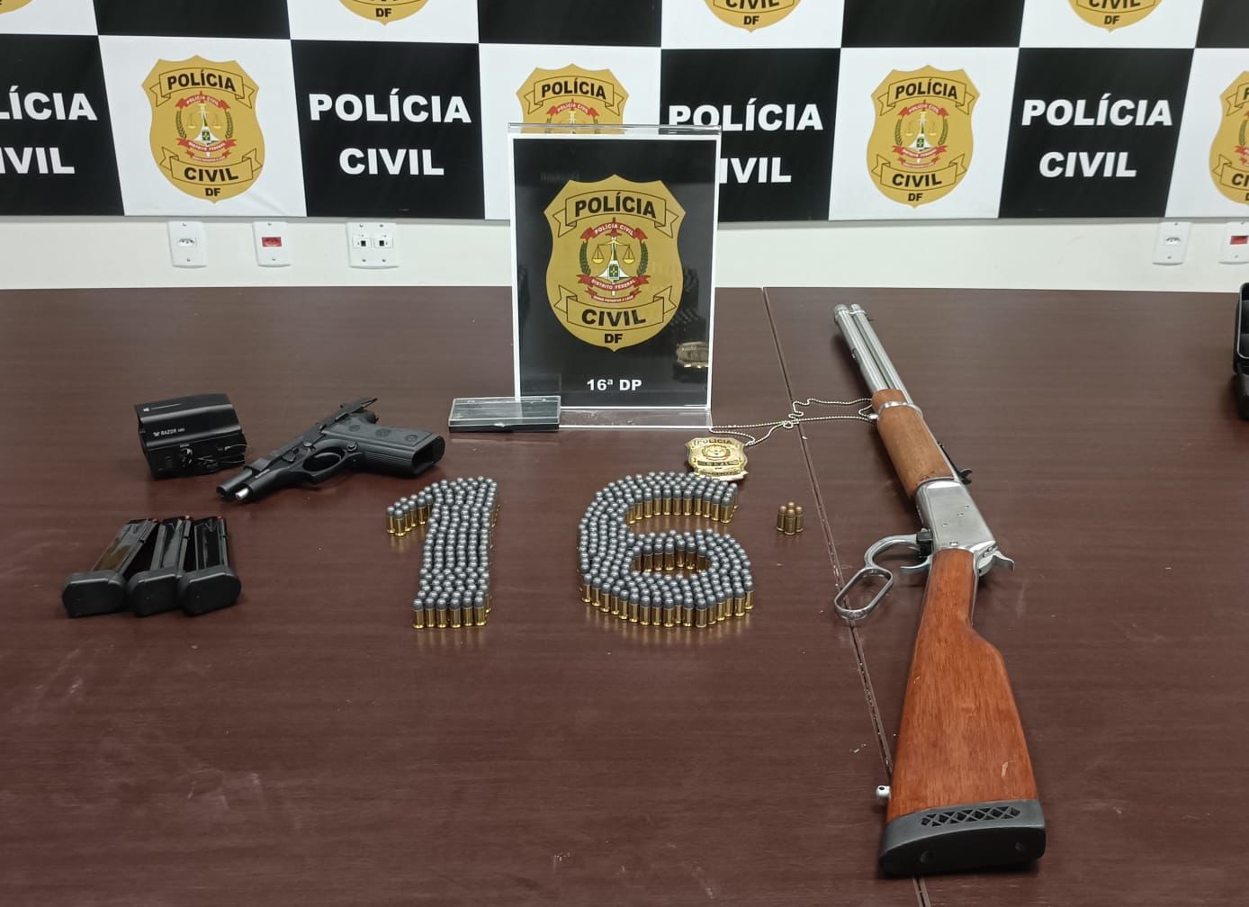 Polícia Civil apreende arsenal em operação contra CACs com registros cassados no DF; veja VÍDEO