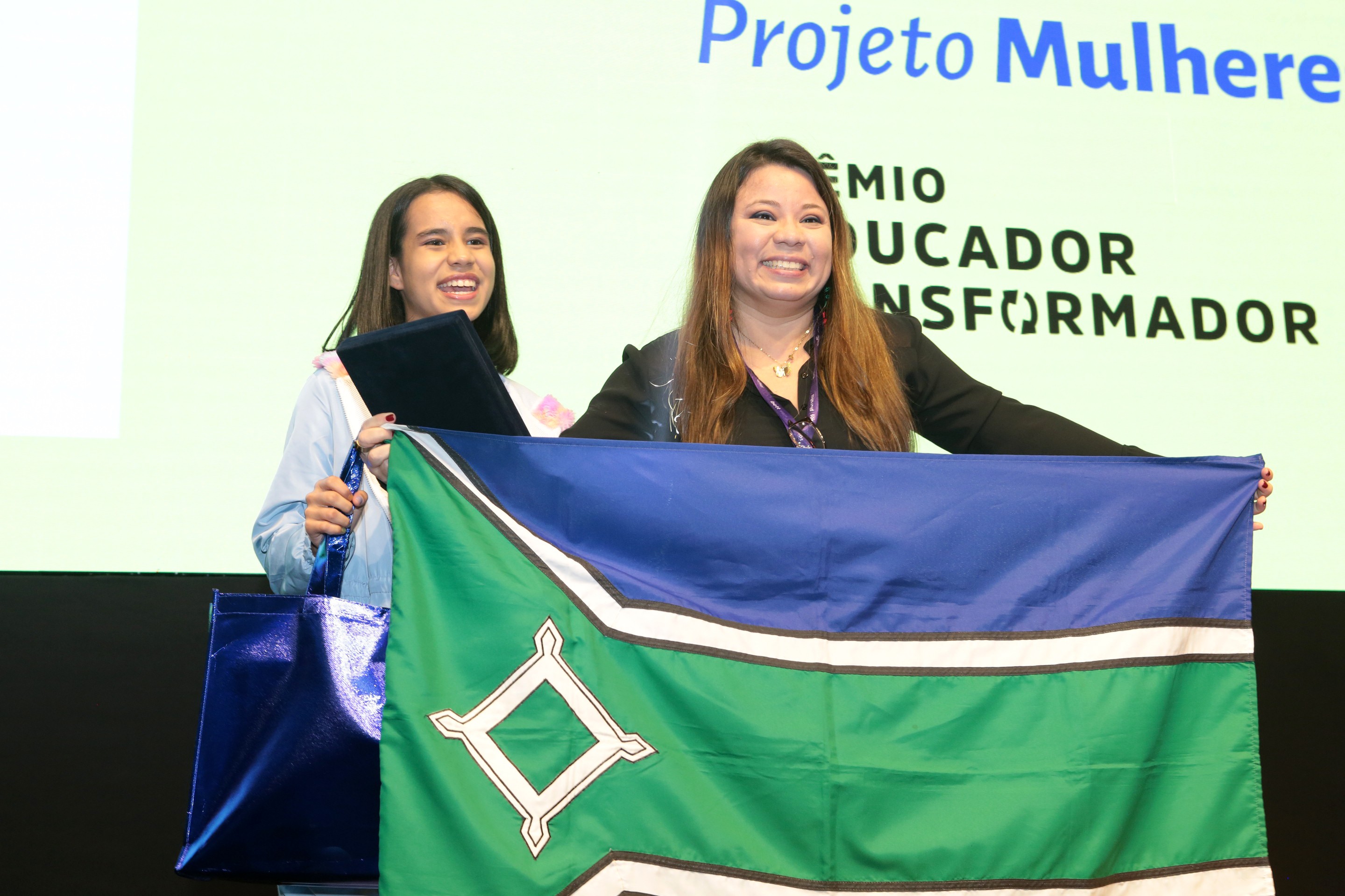 Com projeto para incentivar meninas na ciência, professora do Amapá vence Prêmio Educador Transformador