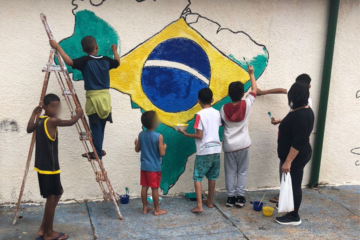 Rumo ao hexa: muro de 40 metros de extensão ganha pinturas alusivas à Copa do Mundo no interior de SP