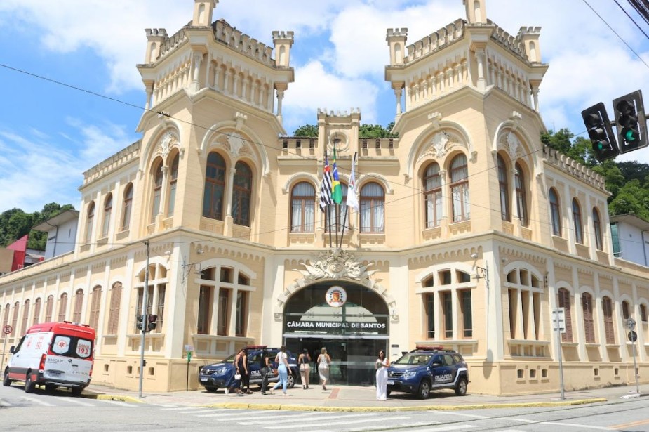 Santos entrega lei orçamentária com recorde de R$ 6,8 bilhões à Câmara; entenda