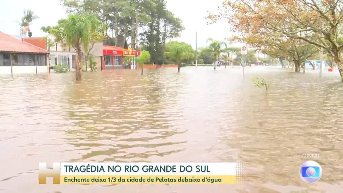 Enchente no RS deixa um terço da cidade de Pelotas debaixo d'água