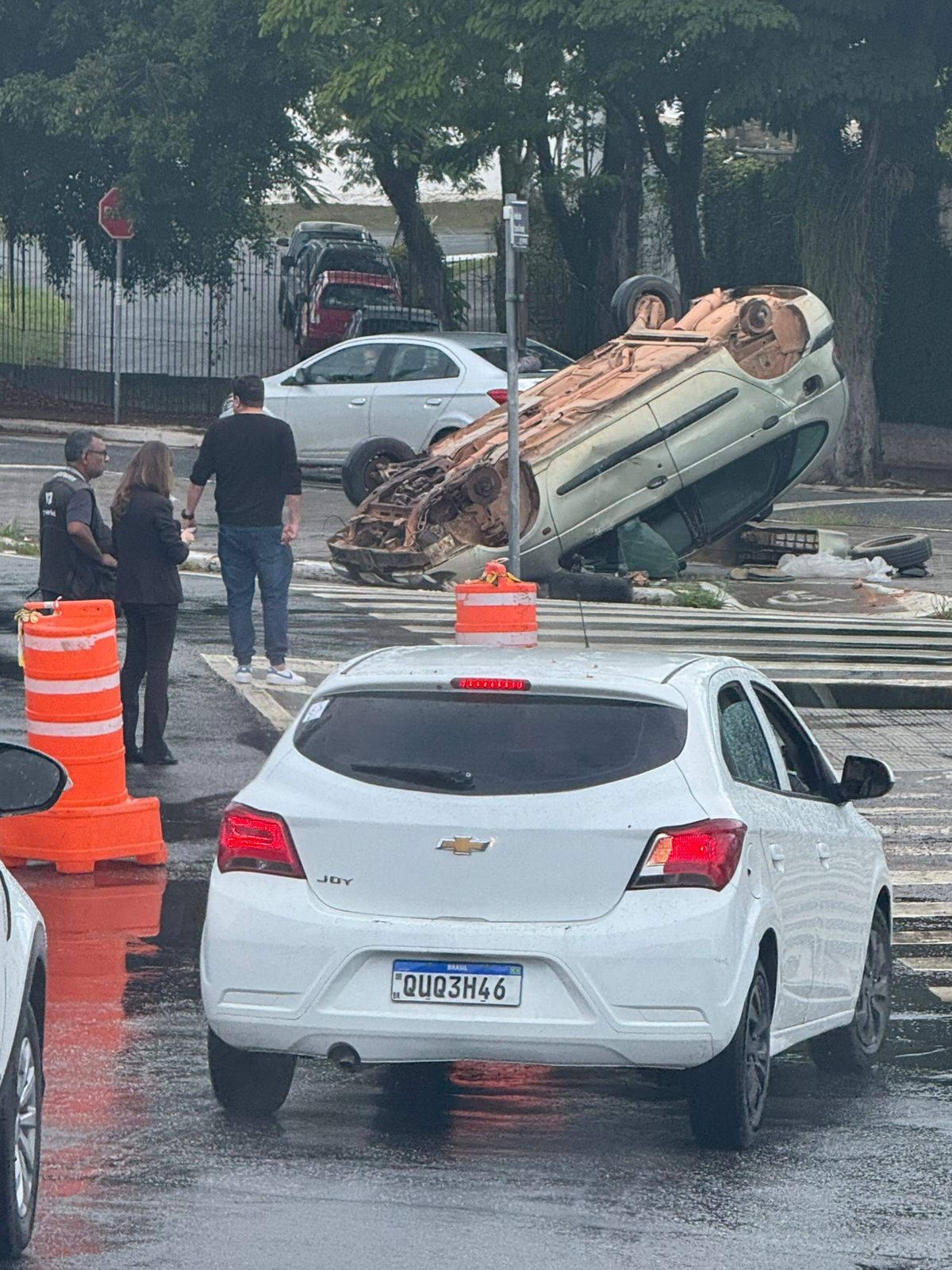 Simulado de acidente mobiliza equipes de resgate na Avenida do Povo, em Taubaté