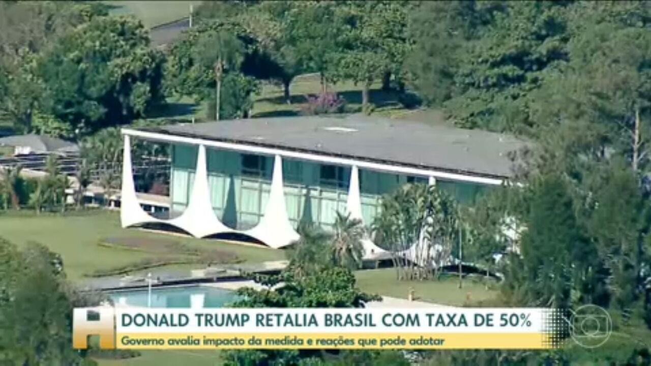 Para o STF, situação jurídica de Eduardo Bolsonaro se agravou após ele agradecer Trump pelo tarifaço ao Brasil 