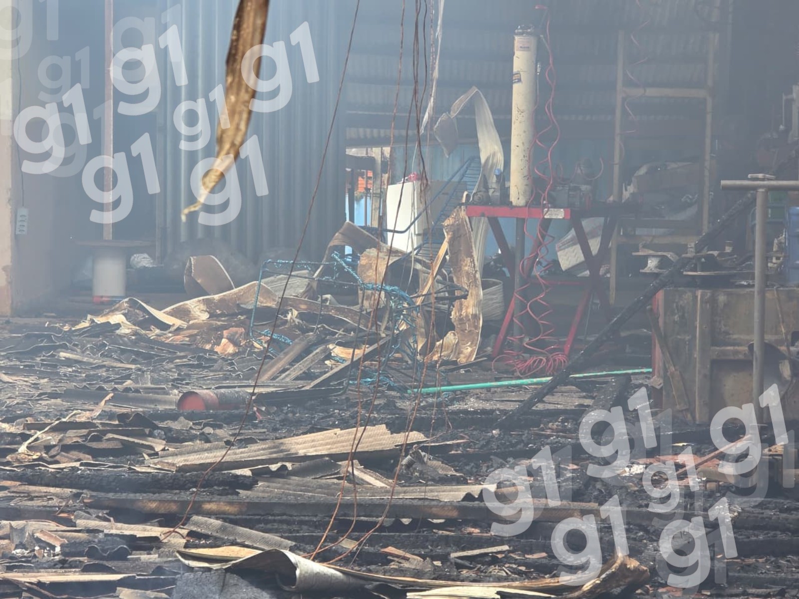 Incêndio destrói dois pontos comerciais em município do Acre; VÍDEO