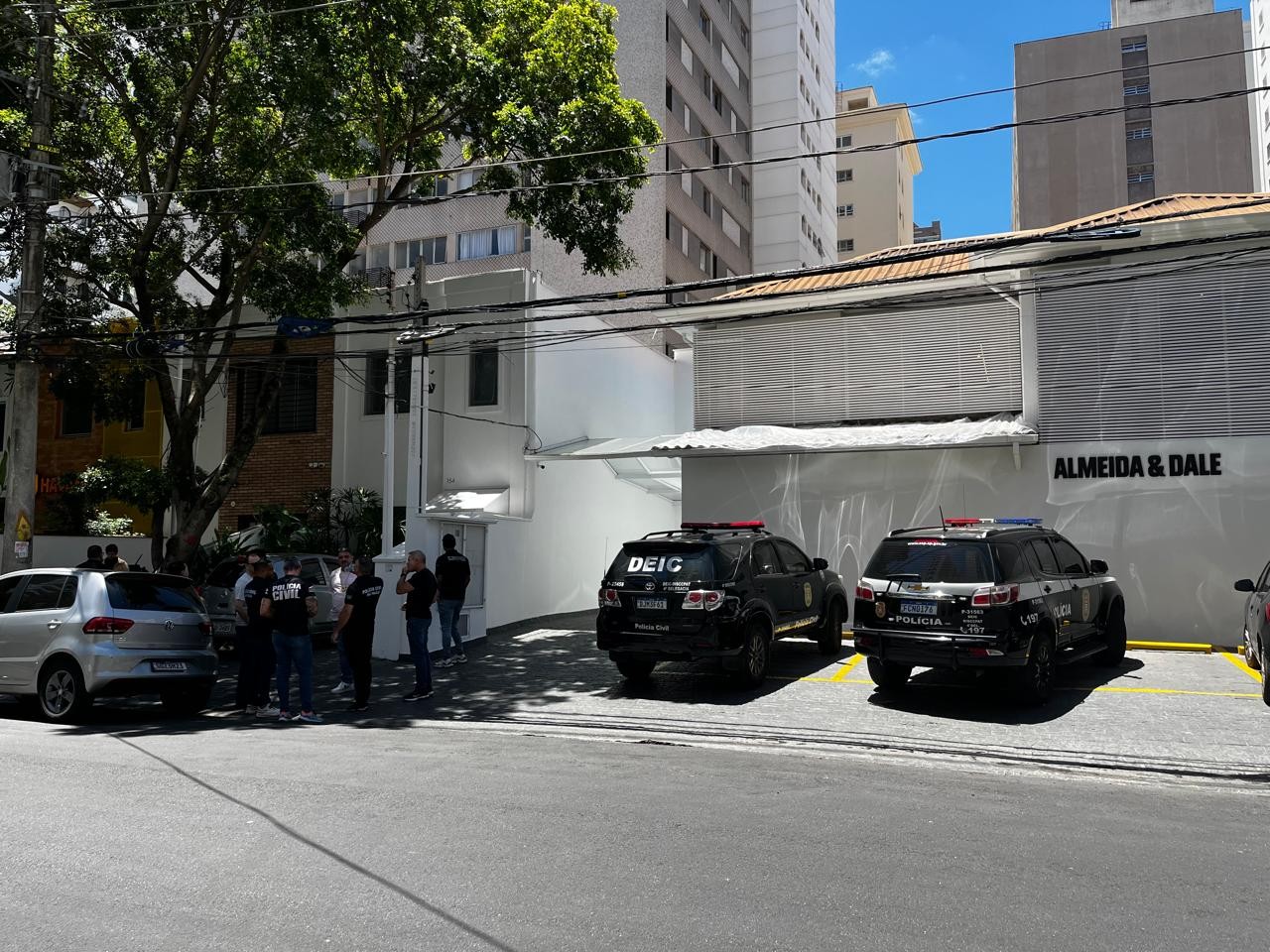 
Investigação sobre sumiço de quadros de Alfredo Volpi leva Polícia Civil à Galeria Almeida & Dale em SP