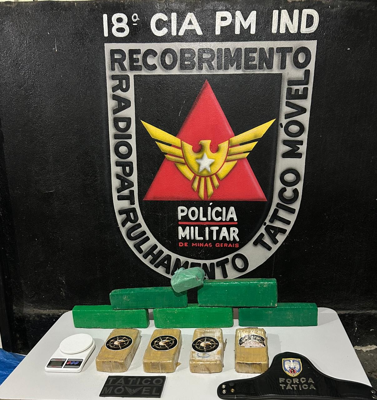 PM apreende drogas escondidas em plantação de bananeiras na zona rural de Mantena