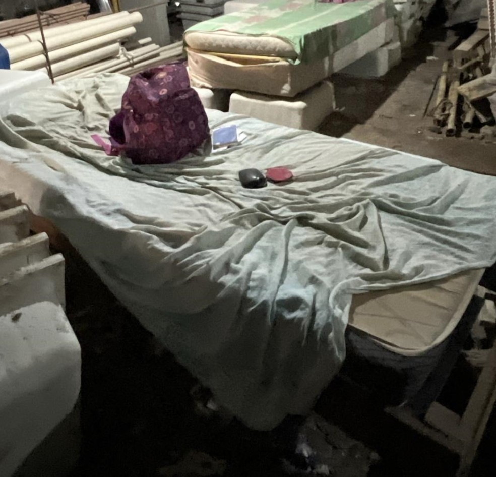 Materiais de construção também ficavam nos dormitórios, segundo MPT — Foto: Reprodução/TV Cabo Branco