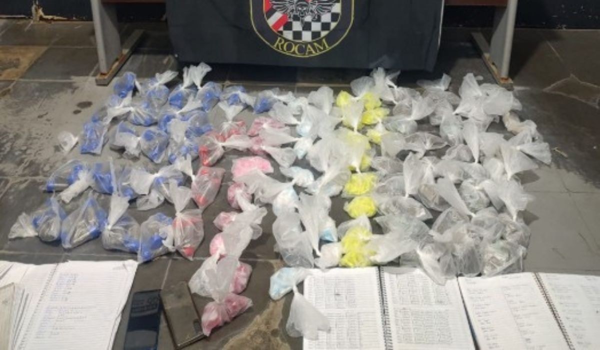 PM encontra R$ 9 mil escondidos em travesseiro e apreende mais de 1,4 mil porções de drogas em Hortolândia