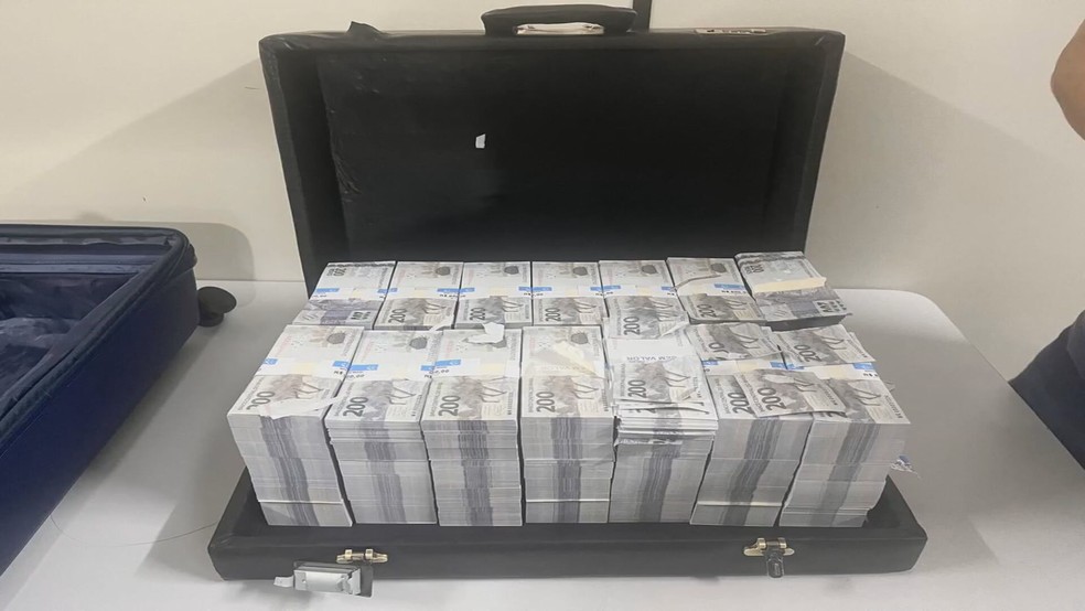 Mala de dinheiro falso usada na prática dos crimes — Foto: Reprodução/ Polícia Civil do Mato Grosso