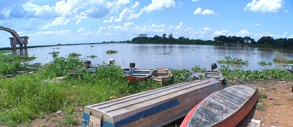 Barco de pescadores à margem do Rio Paraguai, em Corumbá — Foto: Fabiano do Valle