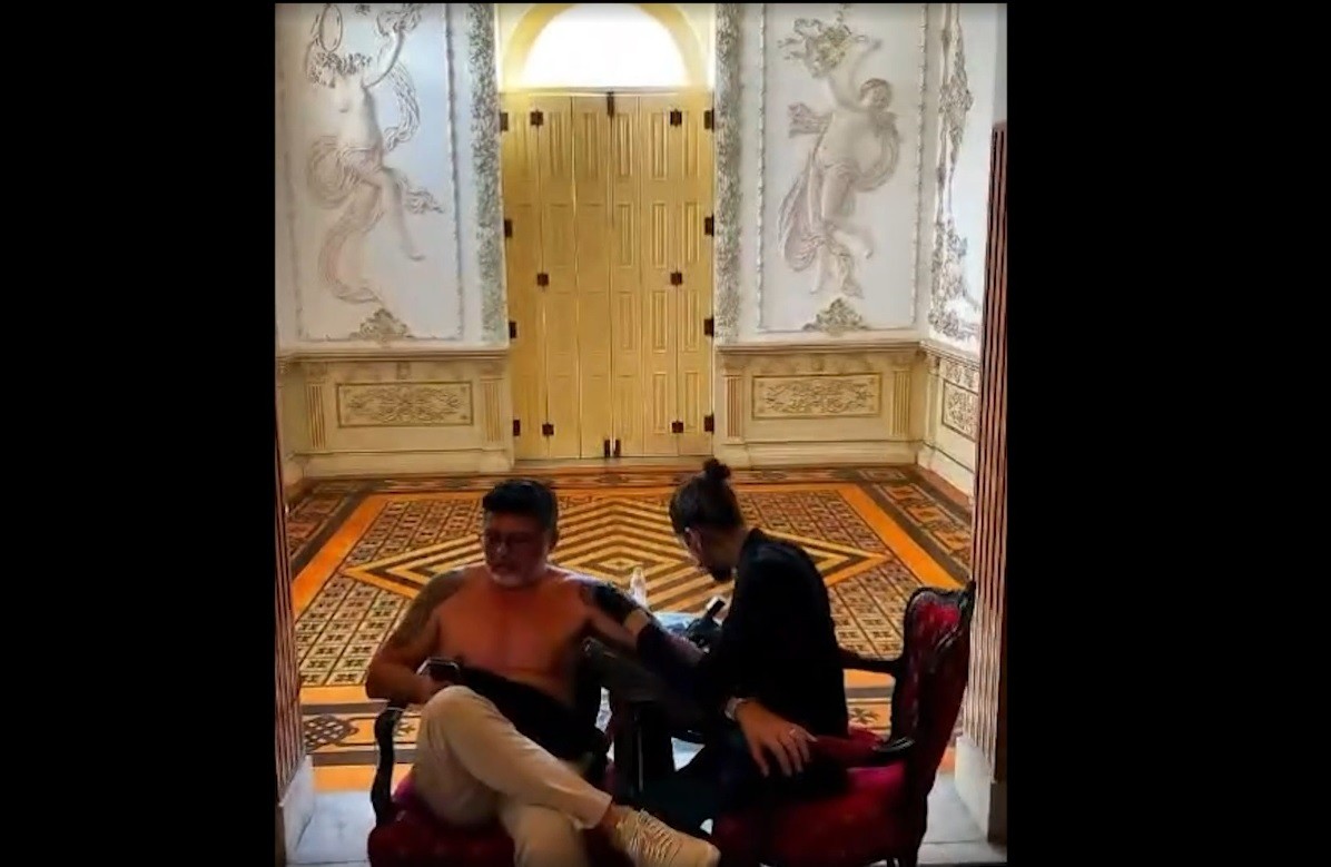 Diretor da Secretaria de Cultura de Belém é exonerado após postar vídeo se tatuando dentro de palecete histórico tombado