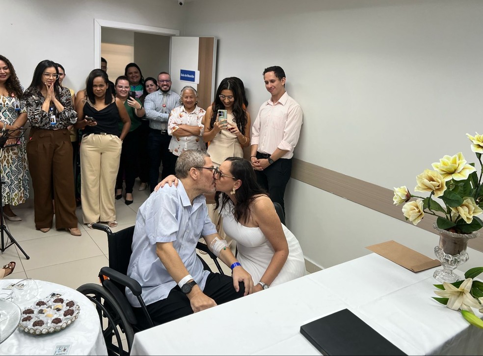 Márcio e Luciana se casaram em hospital pirvado em Natal — Foto: Divulgação