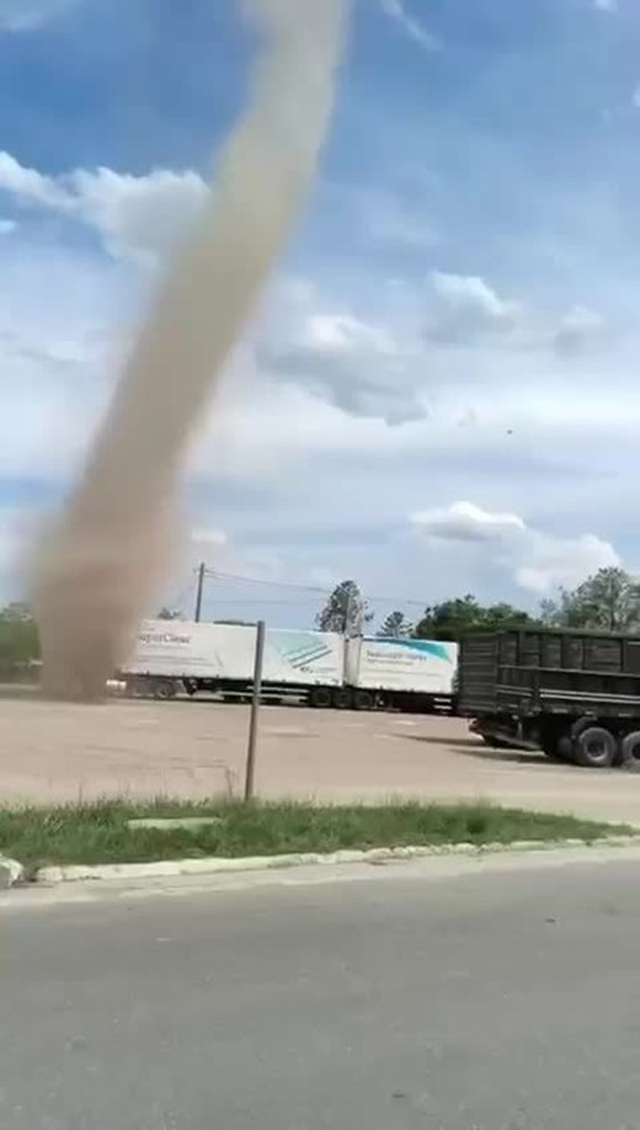 VÍDEO: Redemoinho impressiona moradores em Porto Real