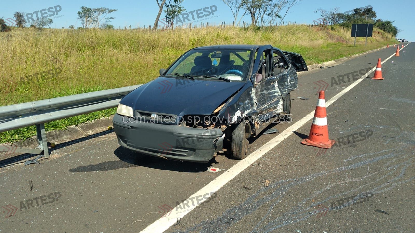 Batida de frente entre dois carros deixa feridos em rodovia de Martinópolis