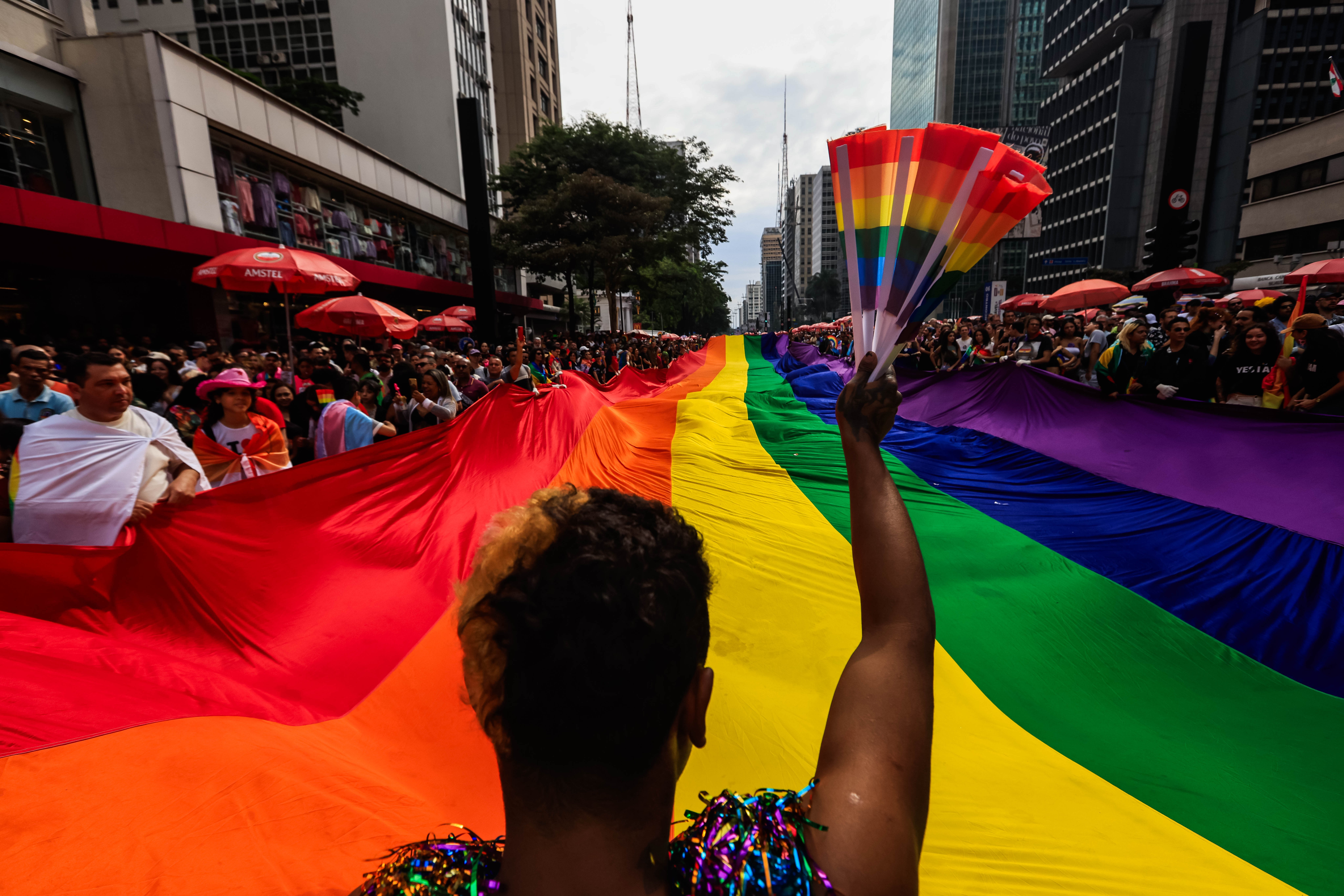 Mortes violentas de pessoas LGBT+ recuam 12% em 2025, aponta levantamento; ONG alerta para subnotificação