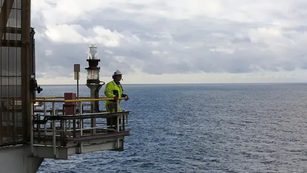 O governo norueguês quer continuar desenvolvendo a indústria petrolífera e aprovou novas licenças de exploração. — Foto: CHRIS RATCLIFFE/GETTY IMAGES