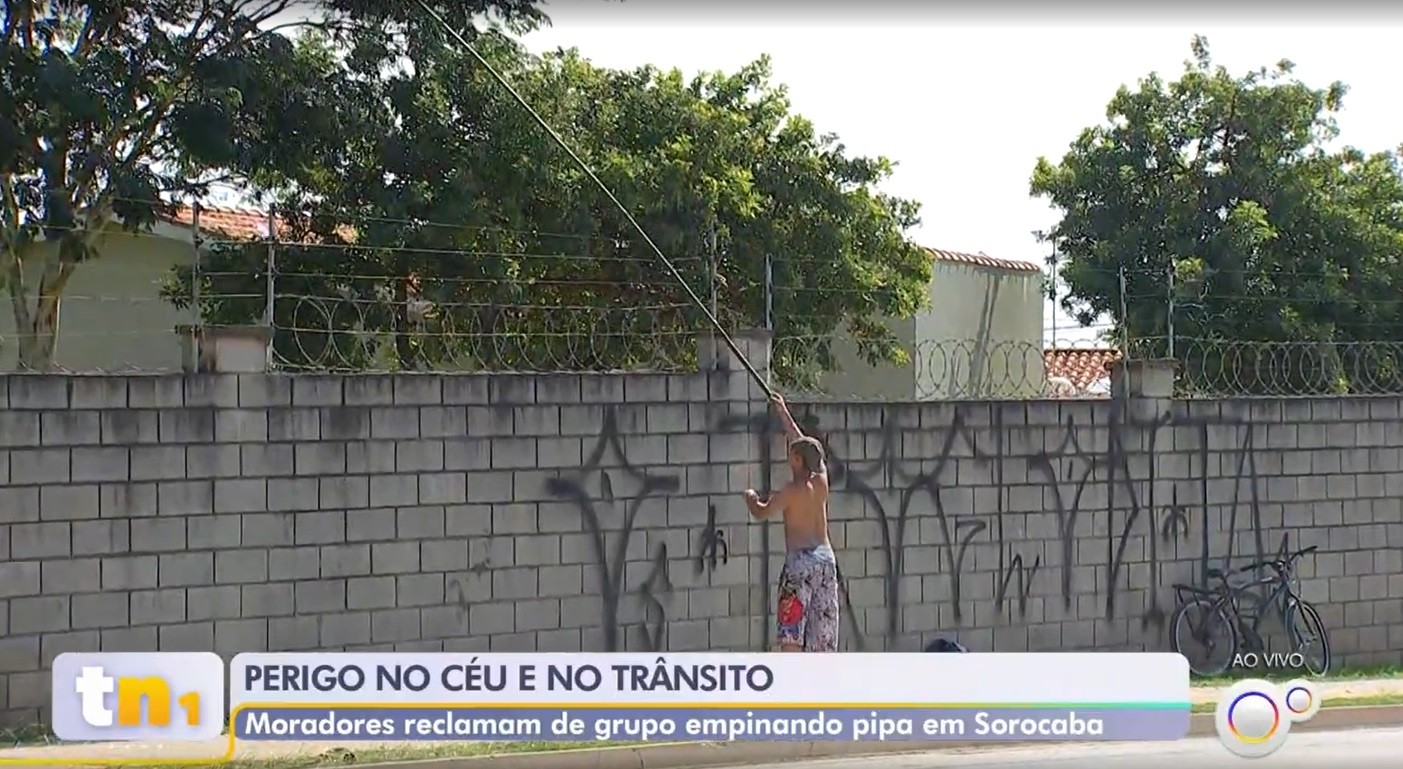 VÍDEO: jovens se arriscam para recuperar pipas na zona oeste de Sorocaba