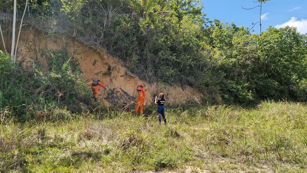 Buscas por adolescente estão sendo feitas por bairros próximos à Garça Torta — Foto: Polícia Civil