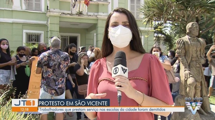 Alunos do Colégio São Vicente fazem protesto por demissões de