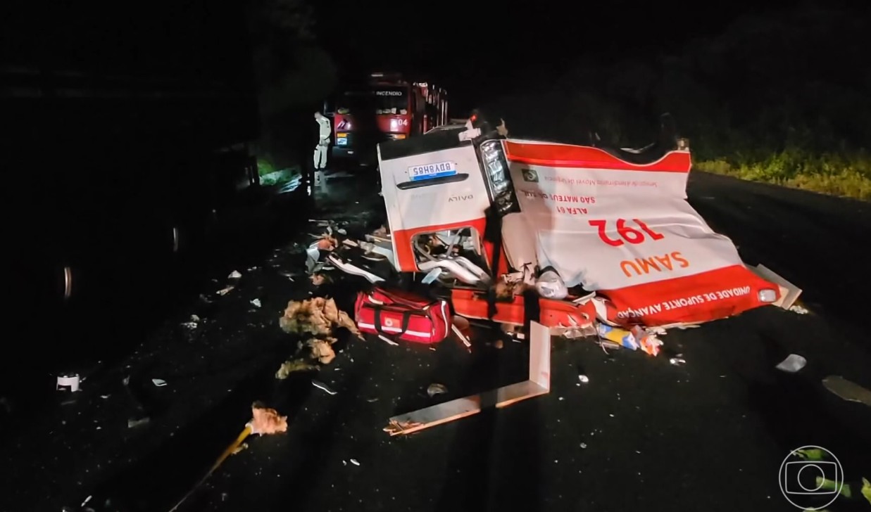 Acidente em rodovia do Paraná mata 4 pessoas que estavam em ambulância