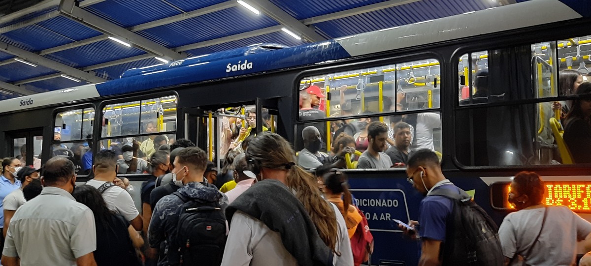 Como chegar até Dario AutoPeças em Parnaíba de Ônibus?