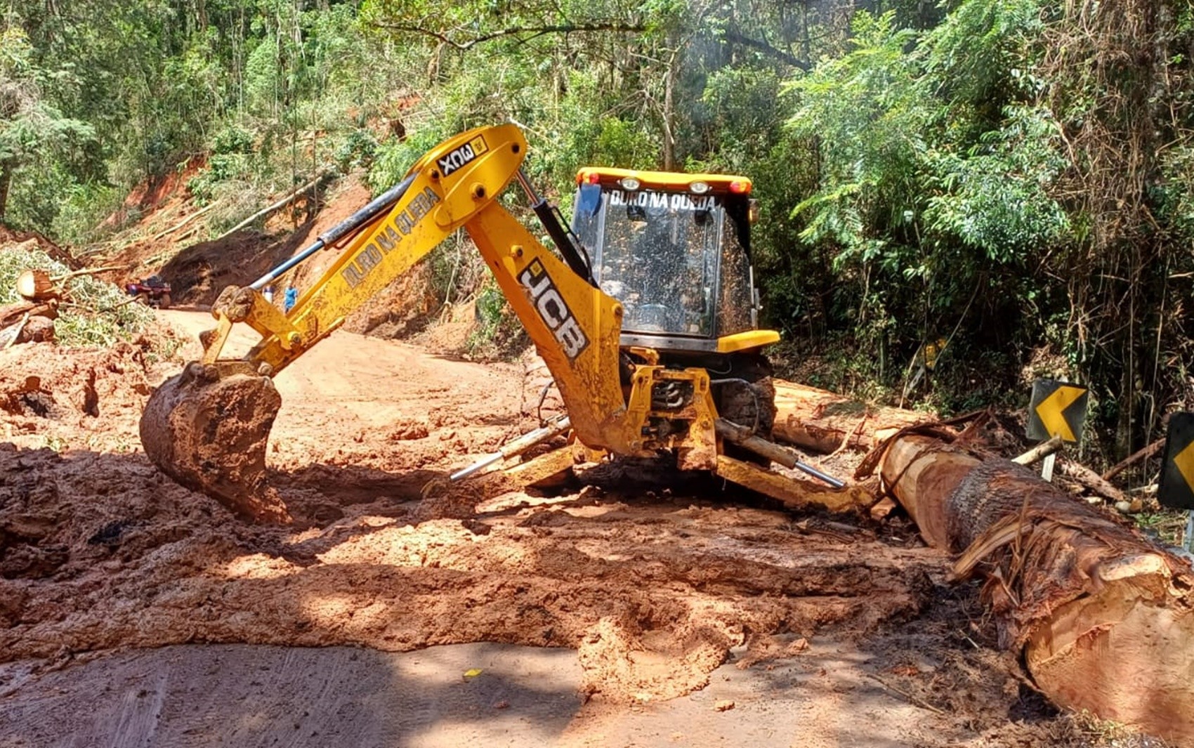 Rodovia que dá acesso ao estado do Rio de Janeiro segue interditada em MG; veja rota alternativa