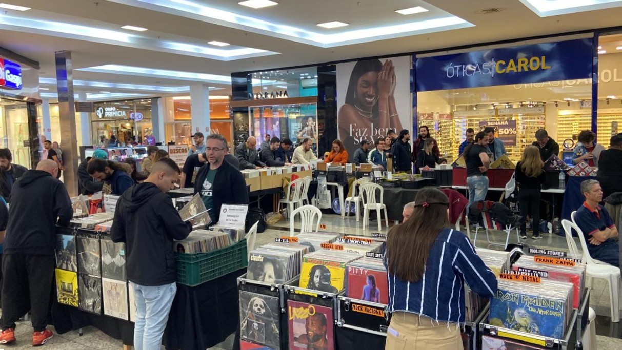 Mês dos Pais: Pátio Limeira Shopping sedia 9ª Feira de Discos