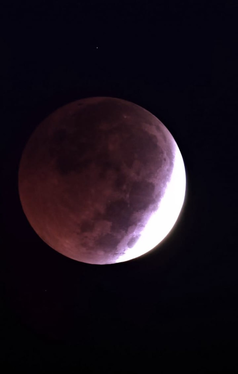 Eclipse total da lua é visto do Alto do Cruzeiro em Arcoverde. — Foto: Associação Astronomica de Arcoverde