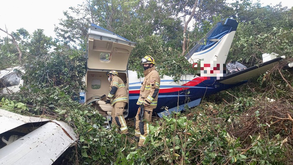 Avião de pequeno porte cai no Acre e mata 12 pessoas, entre elas uma bebê,  diz governo