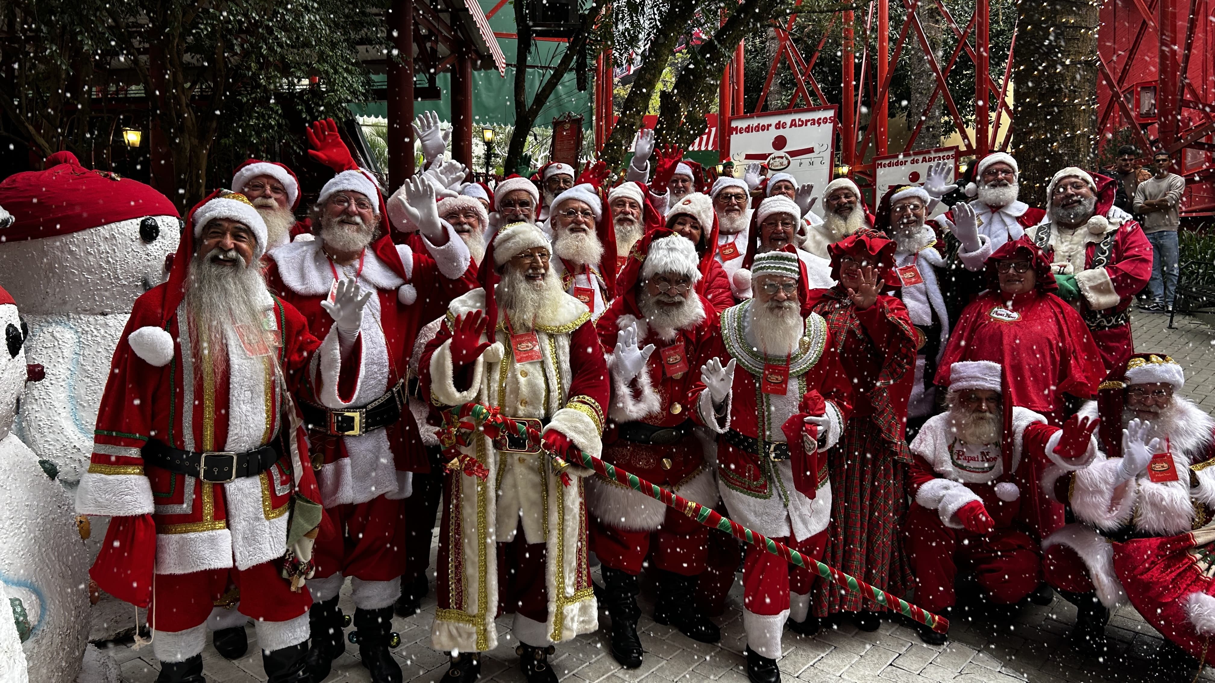 Papais Noéis de diferentes regiões se reúnem em Gramado para troca de experiências