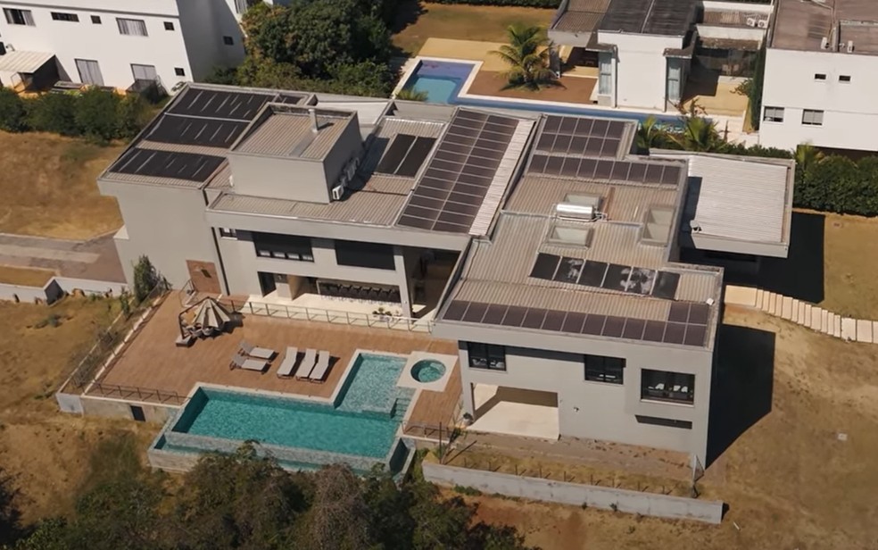 Varanda com banheira e piscina gigante: Mansão onde Virginia e Zé Felipe  moravam está à venda por R$ 29 milhões