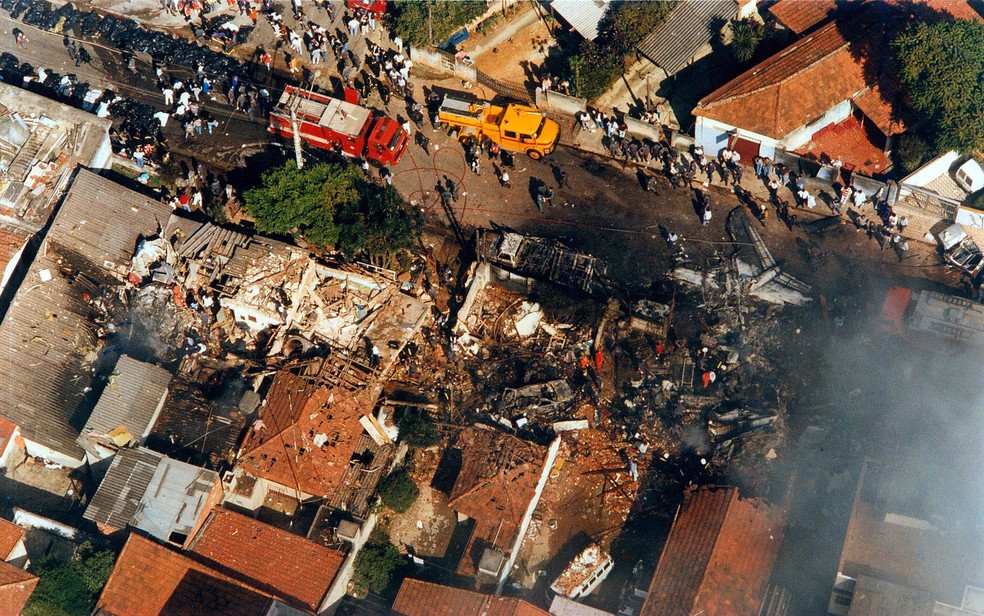 Acidente com Fokker 100 da TAM completa 30 anos neste sábado  — Foto: Silvio Ribeiro/Arquivo Estadão Conteúdo – 31/10/1996