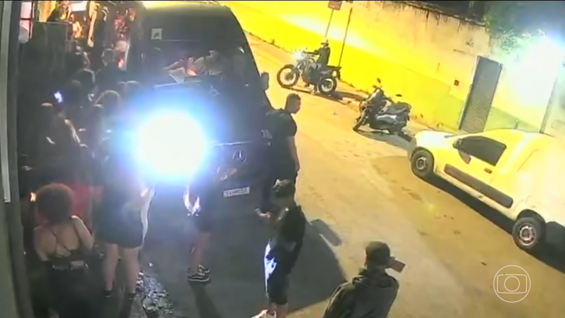 VÍDEO: novas imagens mostram suspeitos de atirar contra cantor Anderson Neiff em SP