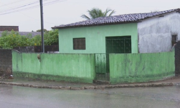Casa em que os trabalhadores estavam abrigados em Bayeux — Foto: Reprodução/TV Cabo Branco