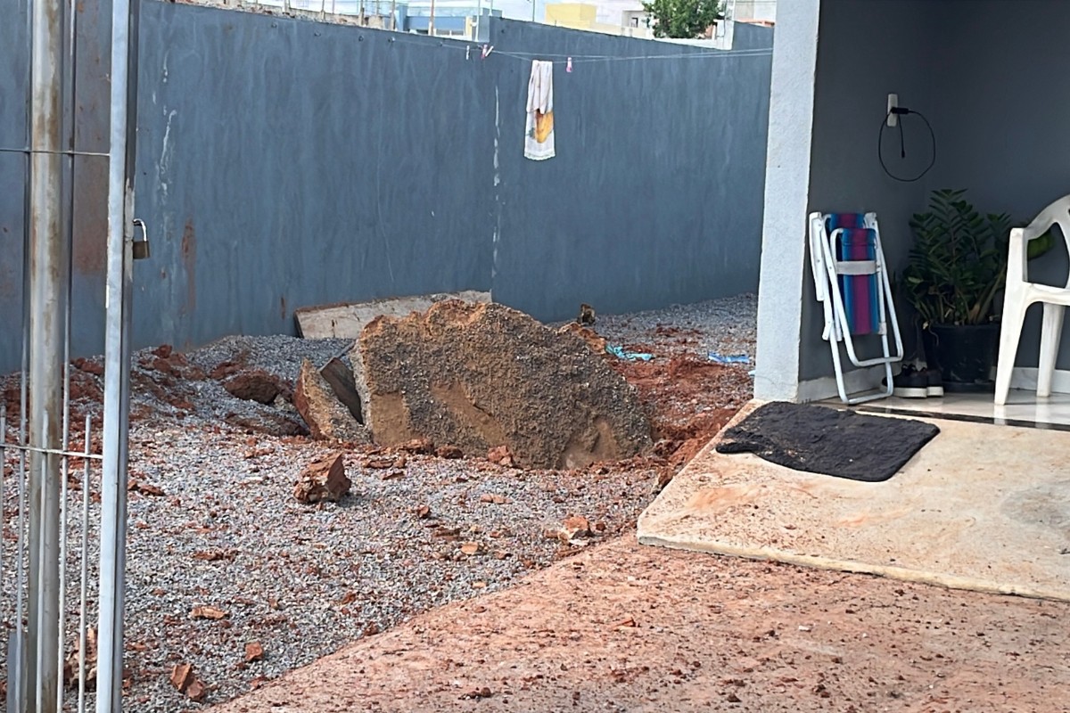 Fossa explode após jovem aquecer cano com fogo durante reparo em MT; ele permanece internado