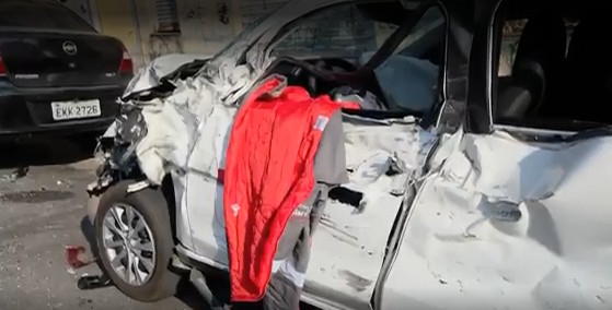 VÍDEO: caminhonete capota e bate em 10 veículos na Vila Guilherme, Zona Norte de SP