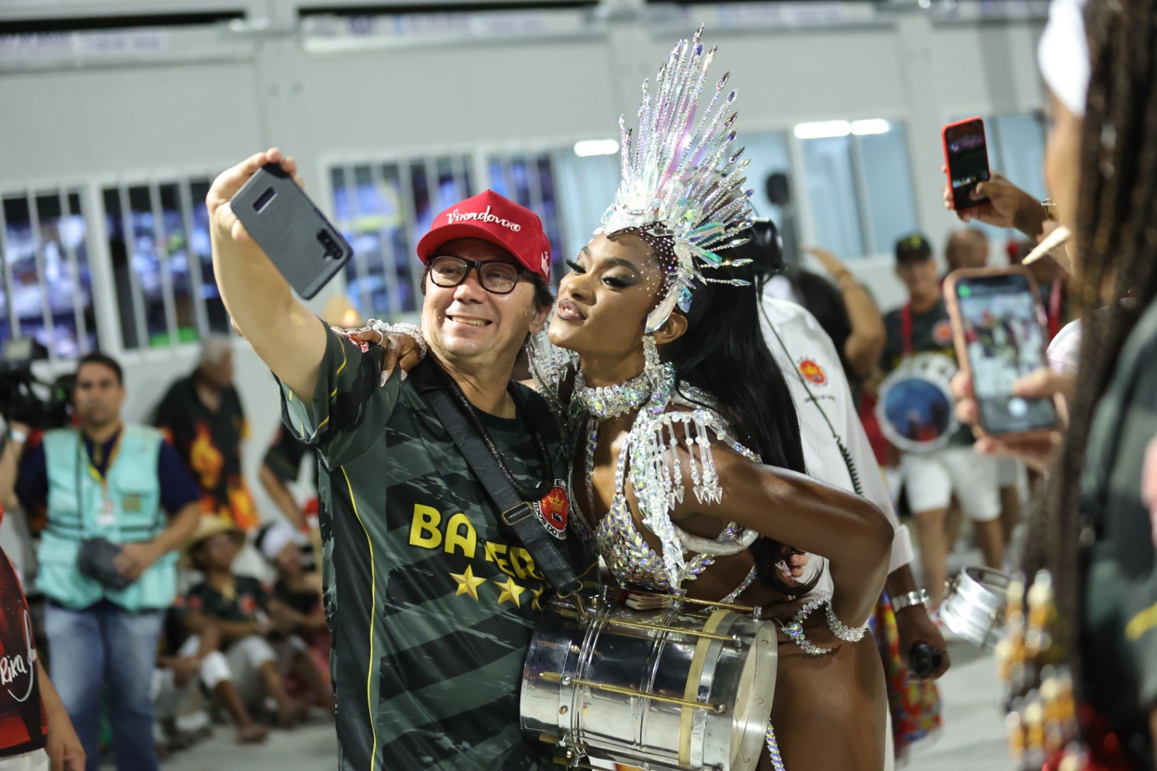 Erika Januza é internada com infecção renal em hospital do Rio