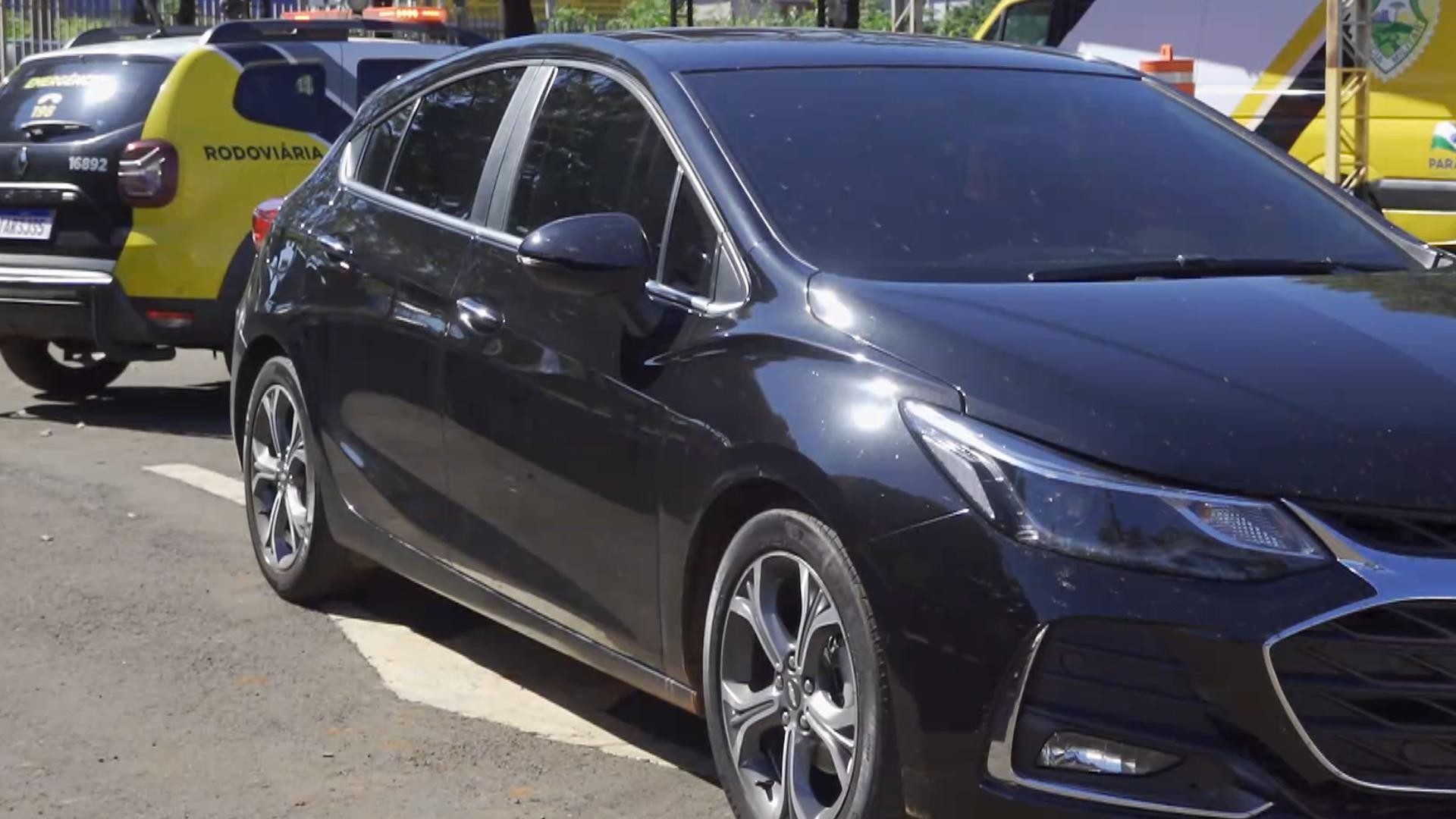 Policiais perseguem carro por 15 quilômetros em estrada do Paraná e descobrem adolescente de 15 anos dirigindo