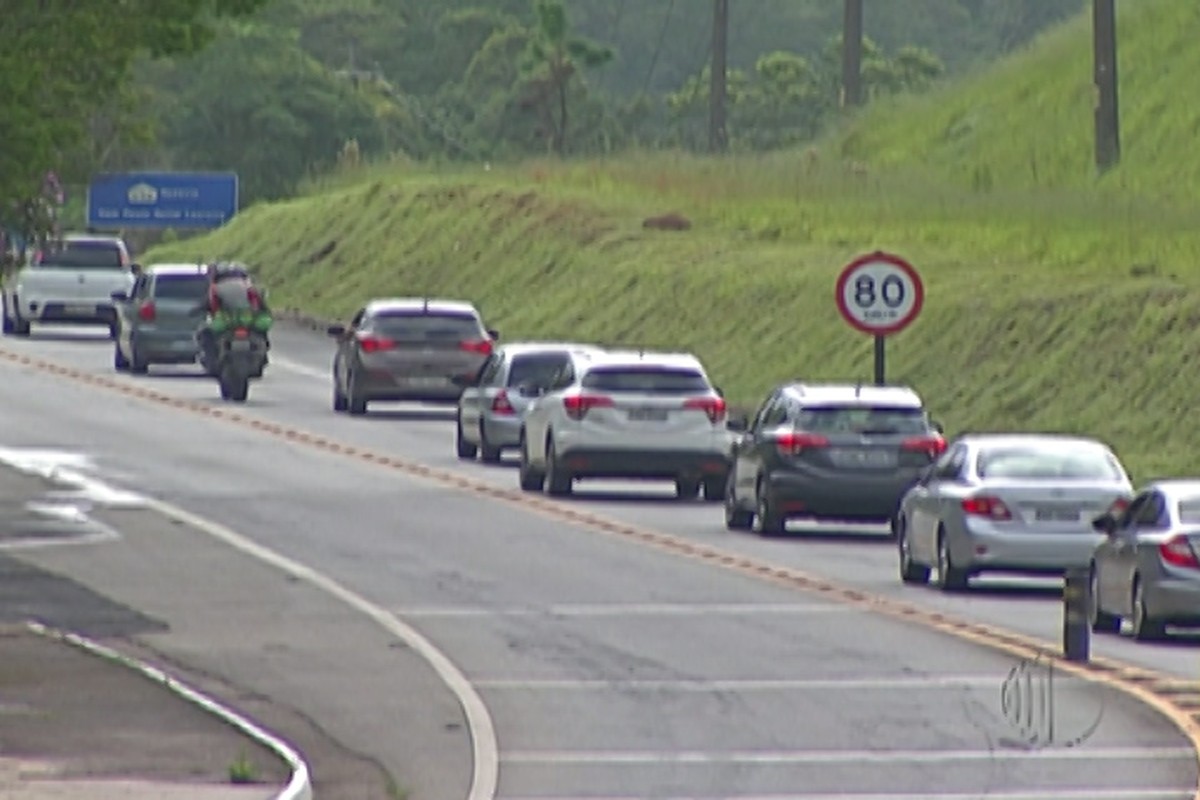 MogiBertioga tem tráfego lento sentido litoral