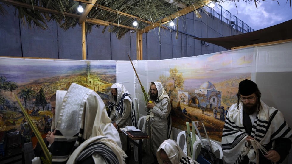 Autoridades internacionais alertam para aumento do antissemitismo após ataque terrorista do Hamas a Israel