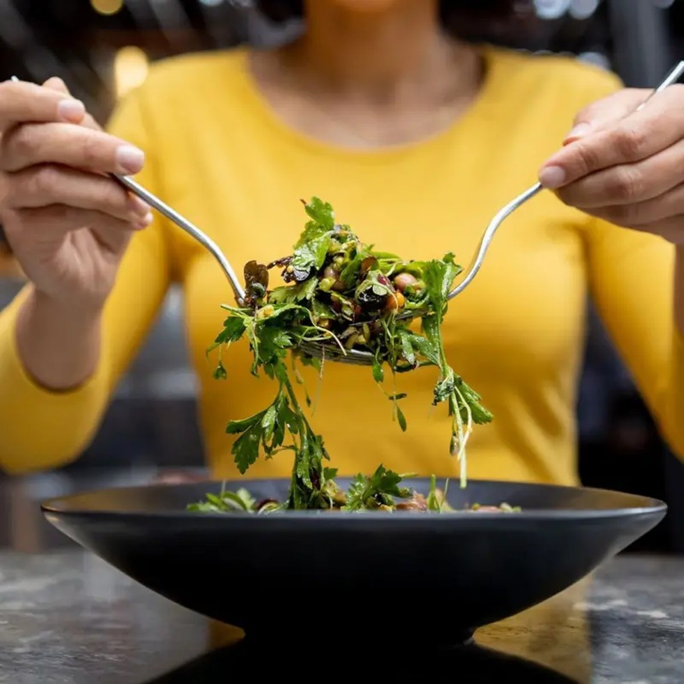 A alimentao rica em vegetais foi relacionada  melhoria do sono.  Foto: GETTY IMAGES via BBC