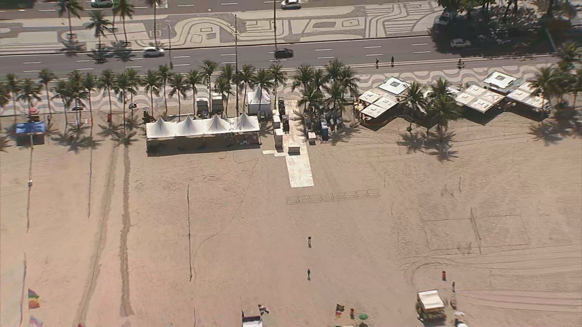 Lady Gaga no Rio: palco começa a ser montado na praia de Copacabana | Música