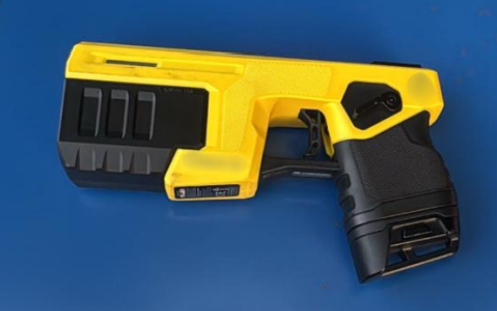Homem morre após levar choque de taser da PM depois de agredir adolescente de 16 anos