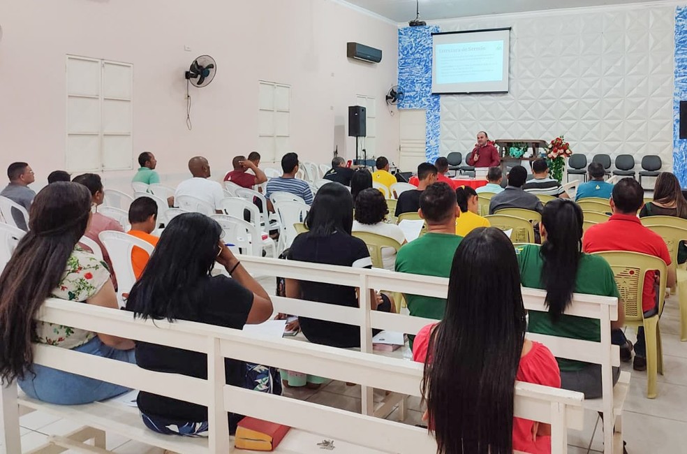 De carroceiro a cabeleireiro: conheça a história do professor que mudou de vida após pré-vestibular gratuito — Foto: Arquivo pessoal / João Gomes