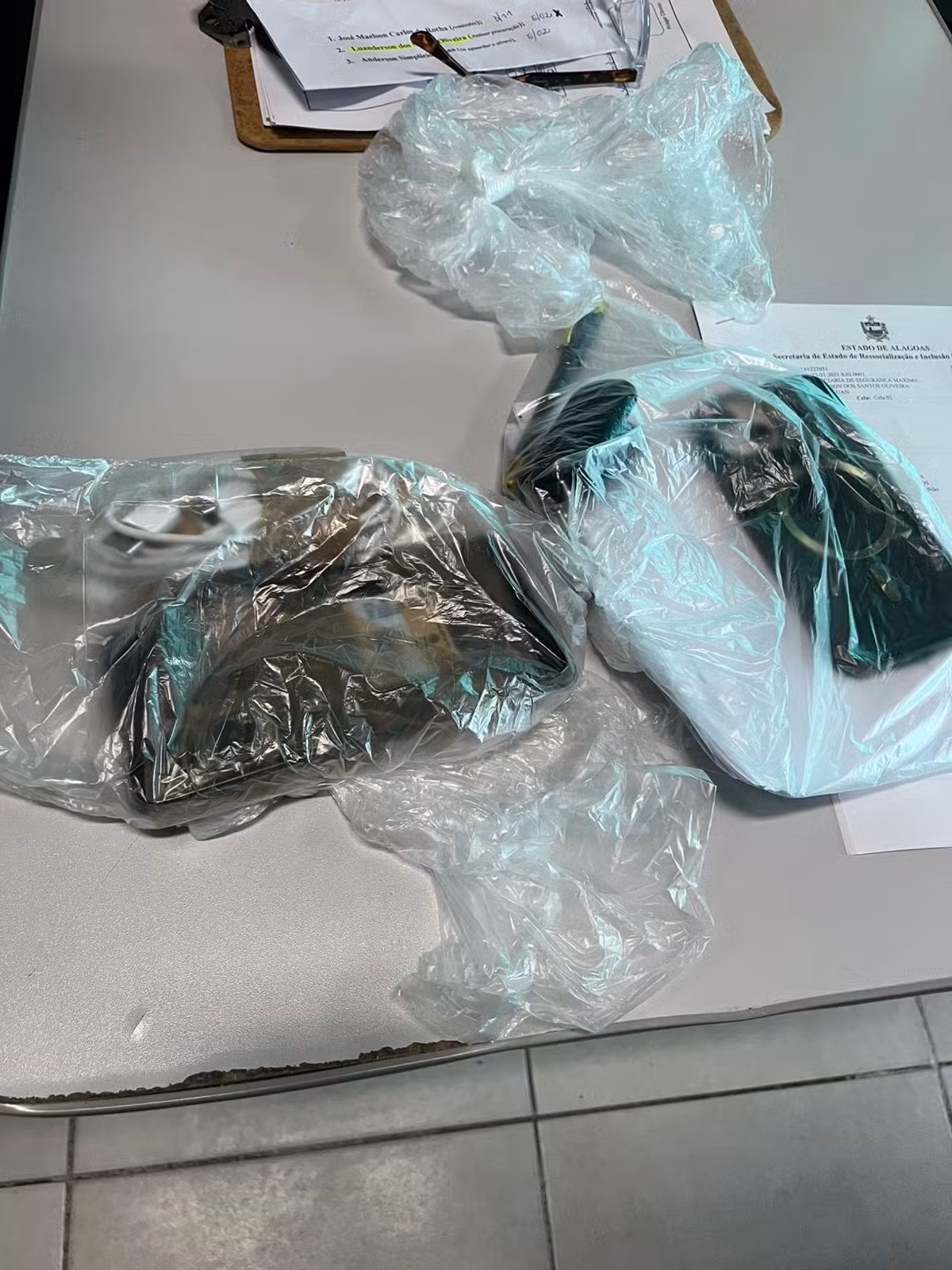 Advogado é preso suspeito de tentar entregar celular a detento em presídio de Maceió