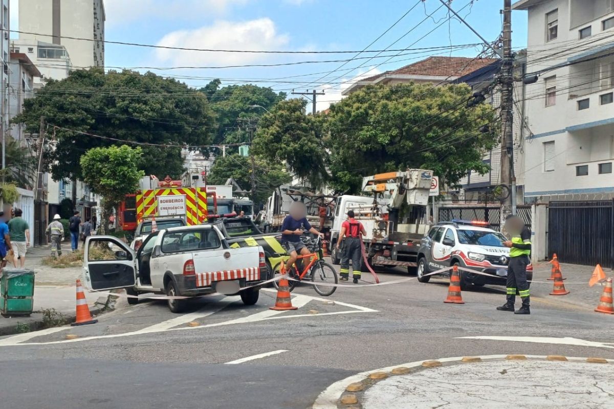 Obra atinge tubulação e provoca vazamento de gás no litoral de SP